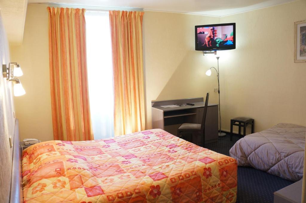Hotel A La Grace De Dieu Brie-Comte-Robert Extérieur photo