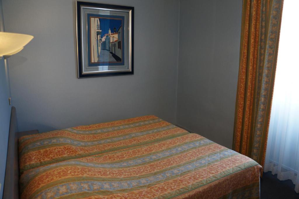 Hotel A La Grace De Dieu Brie-Comte-Robert Extérieur photo